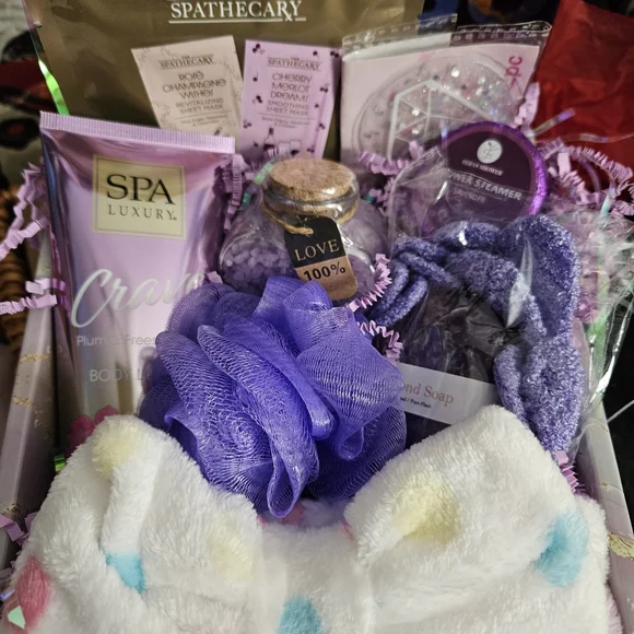 Plum Body Cream Gift Set - Picture 1 of 10